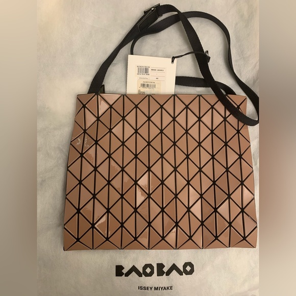 HP💯authentic almost new baobao issey Miyake Row Gloss Shoulder Bag pink beige - Picture 1 of 12